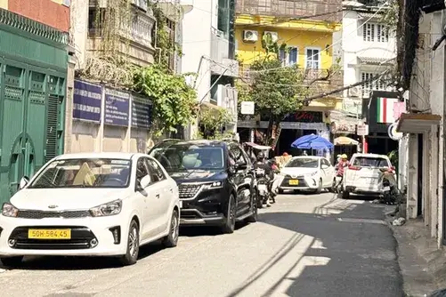 Bán nhà Đoàn Thị Điểm Phú Nhuận, 40m² 4 Tầng 4 phòng, hẻm Xe hơi thông