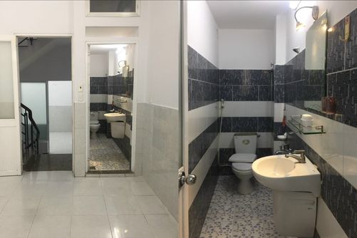 Bán nhà Trường Sa Phú Nhuận, 4 Tầng (ngang 4m3 x dài 11m) 5 phòng ngủ